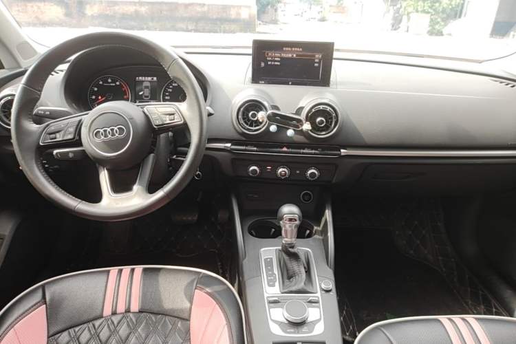 Used Audi A3 2020 Restyled Limousine 35 TFSI Ambition Version China VI Audio And AC Panel