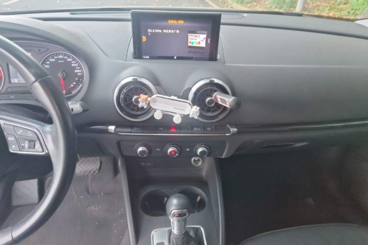 Used Audi A3 2020 Limousine 35 TFSI Fashion Edition China VI Emission Standard Audio And AC Panel