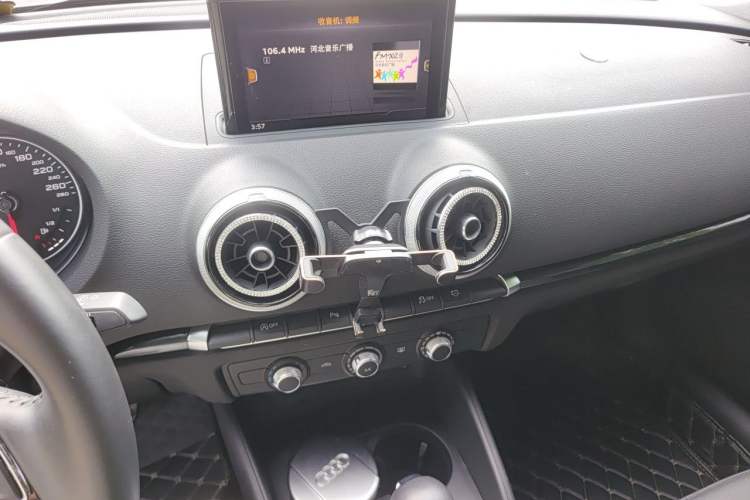 Used Audi A3 2020 Limousine 35 TFSI Fashion Edition China VI Emission Standard Audio And AC Panel