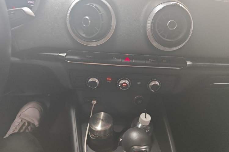 Used Audi A3 2020 Sportback 35 TFSI Fashion Edition China VI Emission Standard Audio And AC Panel