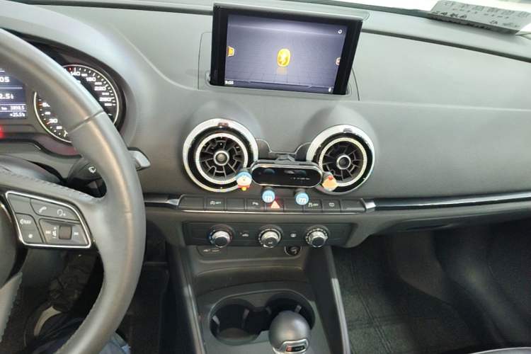 Used Audi A3 2020 Limousine 35 TFSI Fashion Edition China VI Emission Standard Audio And AC Panel
