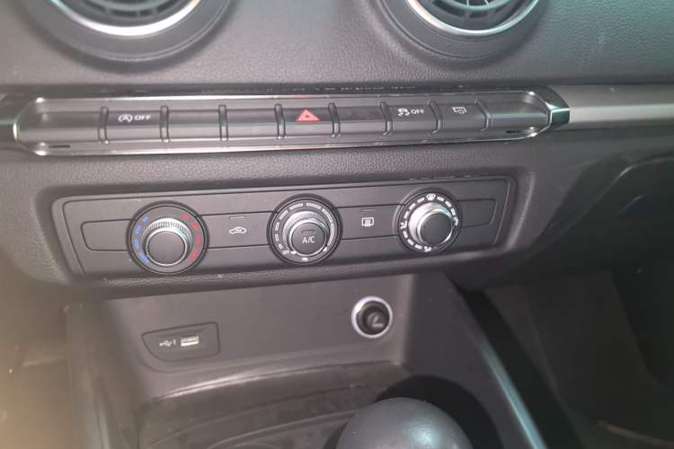 Used Audi A3 2020 Restyled Sportback 35 TFSI Entry-Level China VI Emission Standard Audio And AC Panel