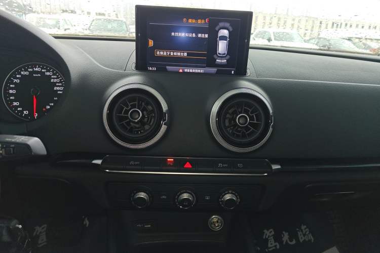 Used Audi A3 2020 Sportback 35 TFSI Fashion Edition China VI Emission Standard Audio And AC Panel
