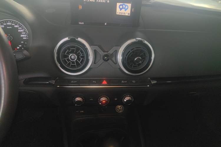 Used Audi A3 2020 Limousine 35 TFSI Fashion Edition China VI Emission Standard Audio And AC Panel