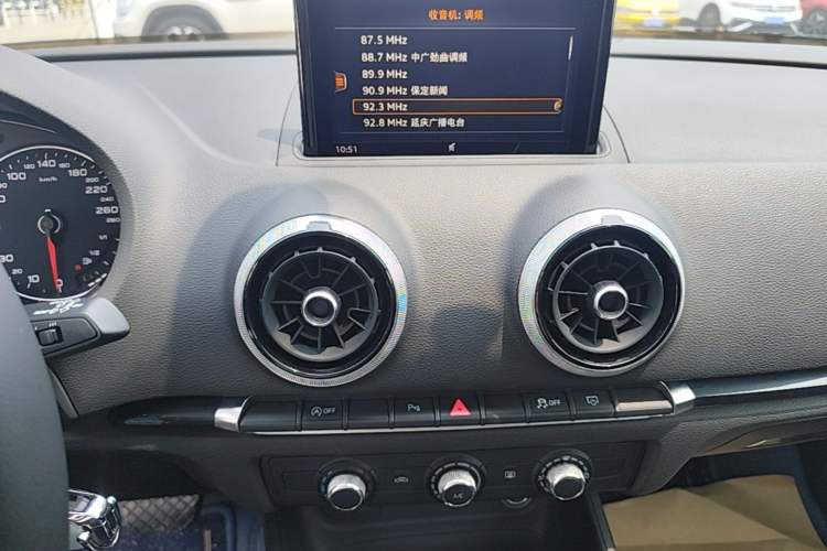 Used Audi A3 2020 Sportback 35 TFSI Fashion Edition China VI Emission Standard Audio And AC Panel