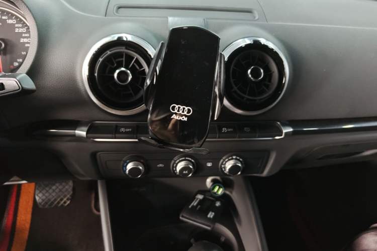 Used Audi A3 2020 Limousine 35 TFSI Fashion Edition China VI Emission Standard Audio And AC Panel