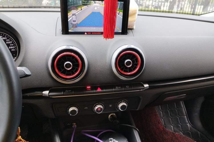 Used Audi A3 2020 Sportback 35 TFSI Fashion Edition China VI Emission Standard Audio And AC Panel