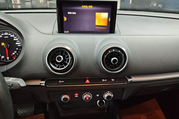 Used Audi A3 2020 Restyled Limousine 35 TFSI Ambition Version China VI Audio And AC Panel