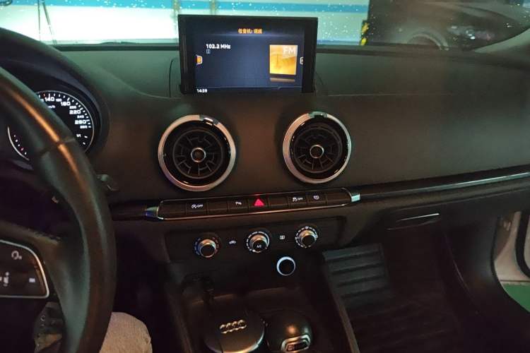Used Audi A3 2020 Sportback 35 TFSI Fashion Edition China VI Emission Standard Audio And AC Panel