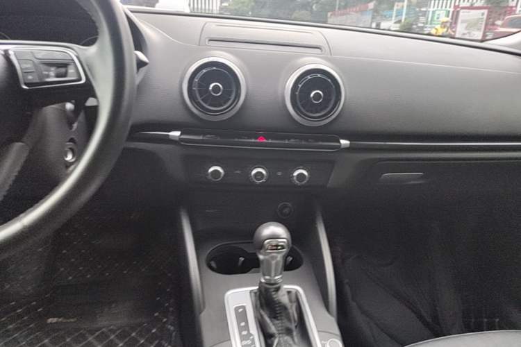 Used Audi A3 2020 Limousine 35 TFSI Fashion Edition China VI Emission Standard Audio And AC Panel