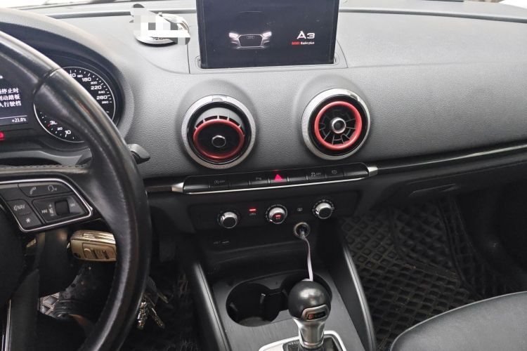 Used Audi A3 2020 Sportback 35 TFSI Fashion Edition China VI Emission Standard Audio And AC Panel