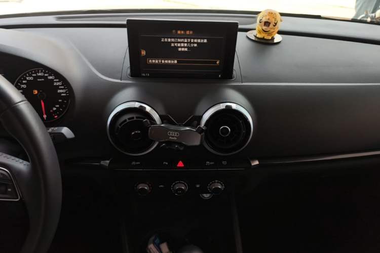 Used Audi A3 2020 Limousine 35 TFSI Fashion Edition China VI Emission Standard Audio And AC Panel