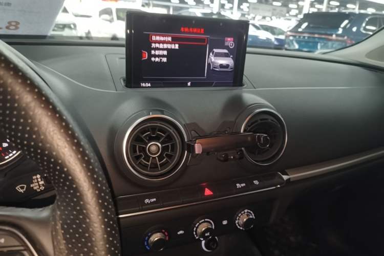 Used Audi A3 2020 Restyled Sportback 35 TFSI Entry-Level China VI Emission Standard Audio And AC Panel