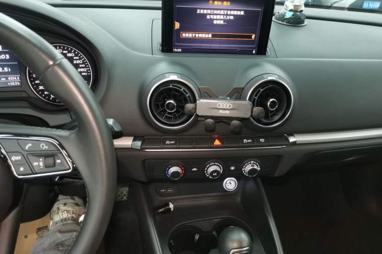 Used Audi A3 2020 Restyled Limousine 35 TFSI Ambition Version China VI Audio And AC Panel