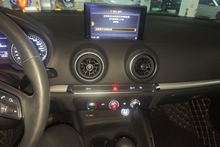 Used Audi A3 2020 Restyled Sportback 35 TFSI Entry-Level China VI Emission Standard Audio And AC Panel