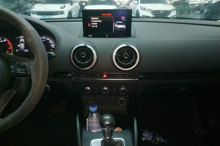 Used Audi A3 2020 Sportback 35 TFSI Fashion Edition China VI Emission Standard Audio And AC Panel