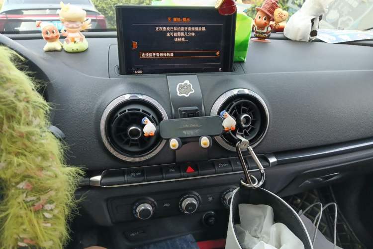 Used Audi A3 2020 Sportback 35 TFSI Fashion Edition China VI Emission Standard Audio And AC Panel
