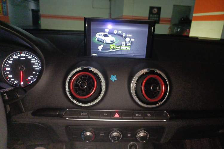 Used Audi A3 2020 Sportback 35 TFSI Fashion Edition China VI Emission Standard Audio And AC Panel