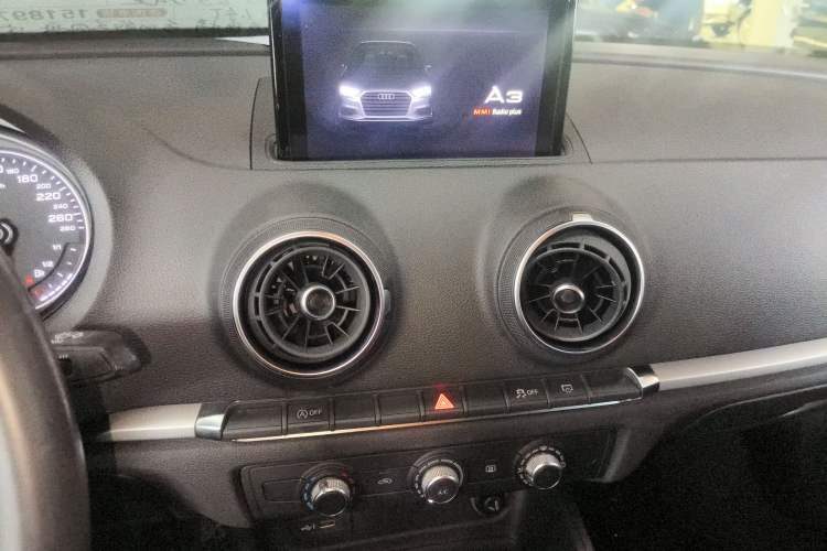 Used Audi A3 2020 Limousine 35 TFSI Ambition China VI Audio And AC Panel