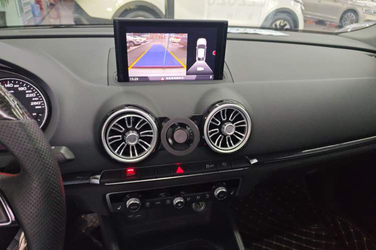 Used Audi A3 2020 Restyled Limousine 35 TFSI Ambition Version China VI Audio And AC Panel