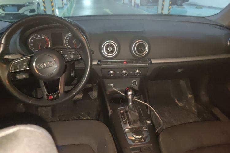 Used Audi A3 2020 Limousine 35 TFSI Ambition China VI Center Console