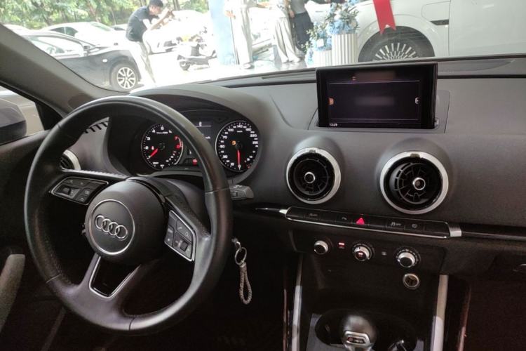 Used Audi A3 2020 Limousine 35 TFSI Fashion Edition China VI Emission Standard Center Console