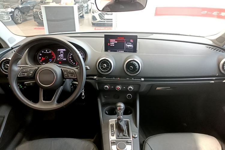 Used Audi A3 2020 Limousine 35 TFSI Fashion Edition China VI Emission Standard Center Console