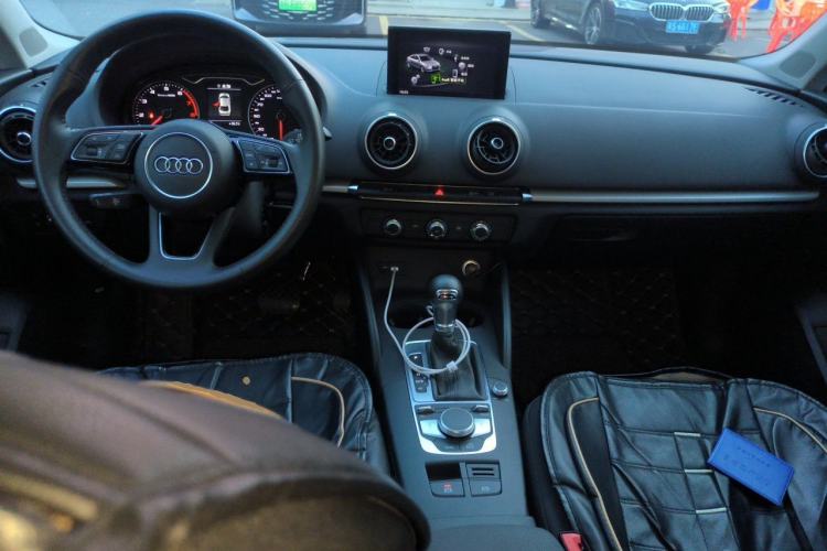 Used Audi A3 2020 Limousine 35 TFSI Ambition China VI Center Console