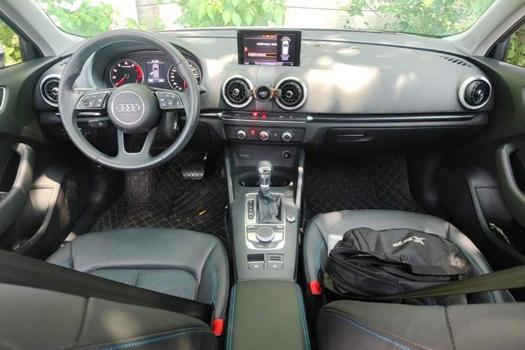 Used Audi A3 2020 Sportback 35 TFSI Fashion Edition China VI Emission Standard Center Console