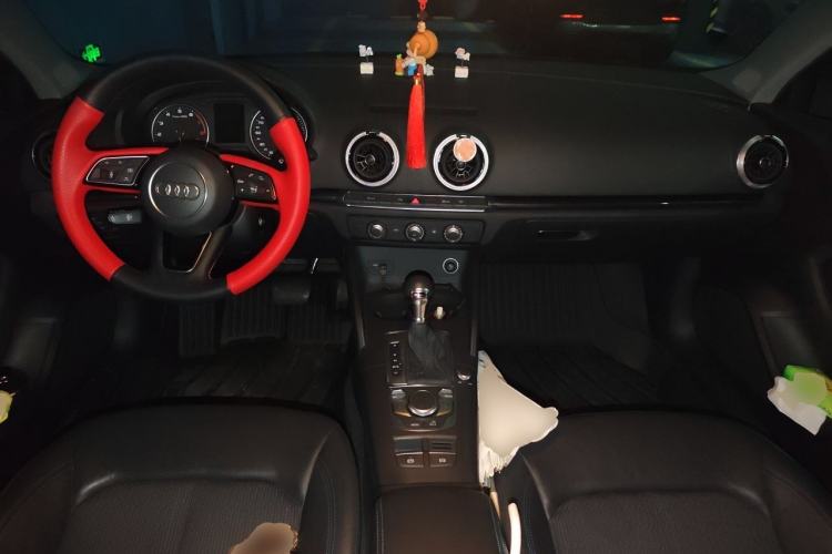 Used Audi A3 2020 Limousine 35 TFSI Fashion Edition China VI Emission Standard Center Console