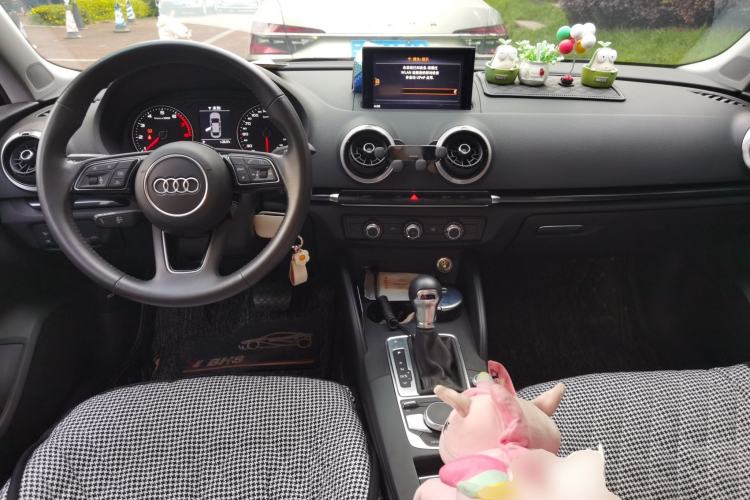 Used Audi A3 2020 Limousine 35 TFSI Fashion Edition China VI Emission Standard Center Console