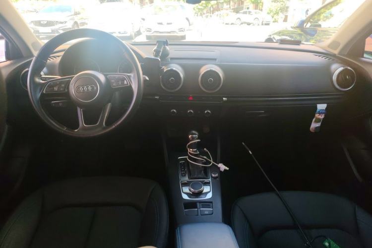 Used Audi A3 2020 Limousine 35 TFSI Fashion Edition China VI Emission Standard Center Console