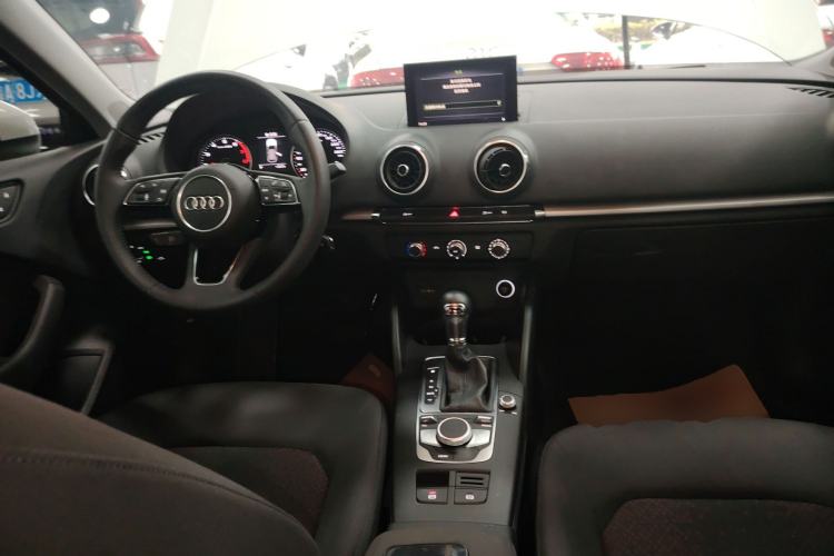Used Audi A3 2020 Restyled Sportback 35 TFSI Entry-Level China VI Emission Standard Center Console