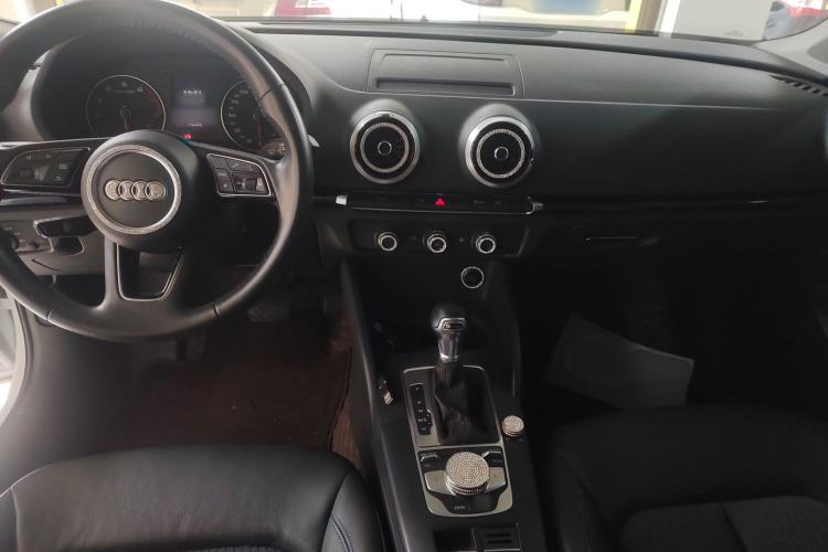 Used Audi A3 2020 Limousine 35 TFSI Fashion Edition China VI Emission Standard Center Console