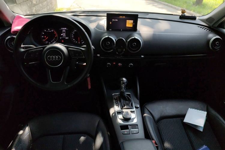 Used Audi A3 2020 Sportback 35 TFSI Fashion Edition China VI Emission Standard Center Console