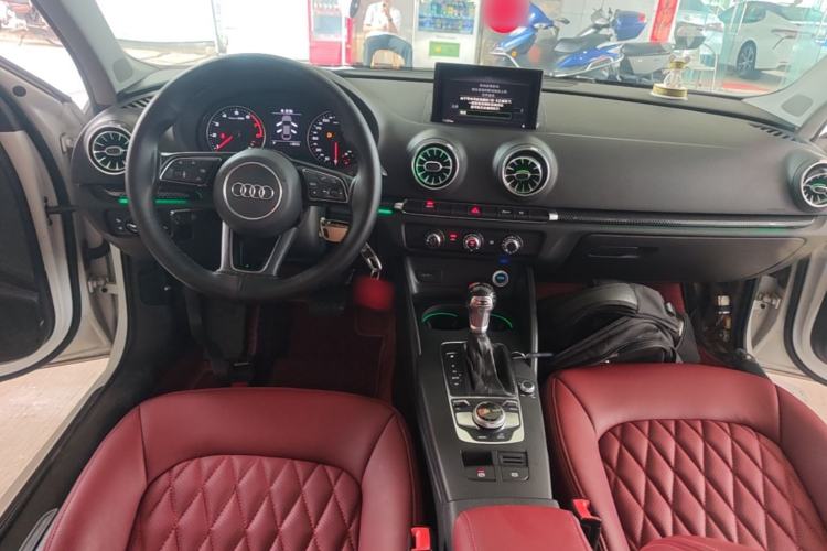 Used Audi A3 2020 Limousine 35 TFSI Ambition China VI Center Console