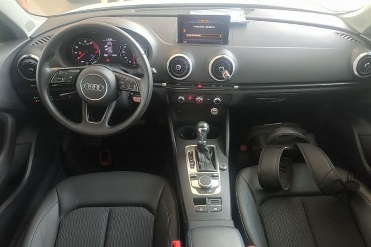 Used Audi A3 2020 Sportback 35 TFSI Fashion Edition China VI Emission Standard Center Console