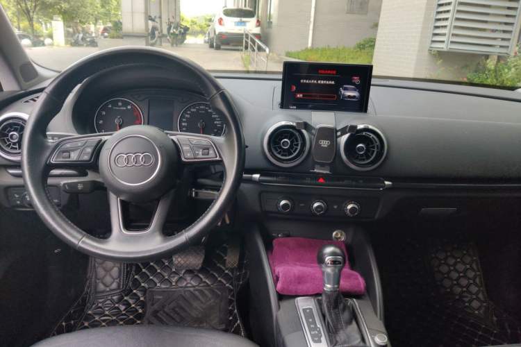 Used Audi A3 2020 Limousine 35 TFSI Fashion Edition China VI Emission Standard Center Console