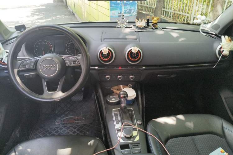 Used Audi A3 2020 Limousine 35 TFSI Fashion Edition China VI Emission Standard Center Console