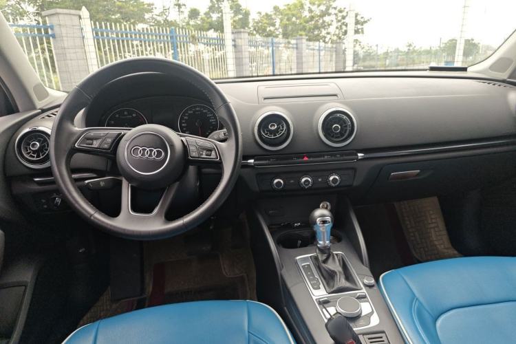 Used Audi A3 2020 Limousine 35 TFSI Fashion Edition China VI Emission Standard Center Console