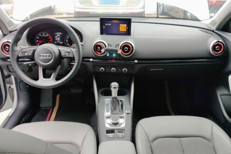 Used Audi A3 2020 Limousine 35 TFSI Fashion Edition China VI Emission Standard Center Console