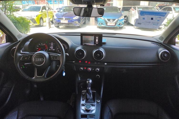 Used Audi A3 2020 Sportback 35 TFSI Fashion Edition China VI Emission Standard Center Console