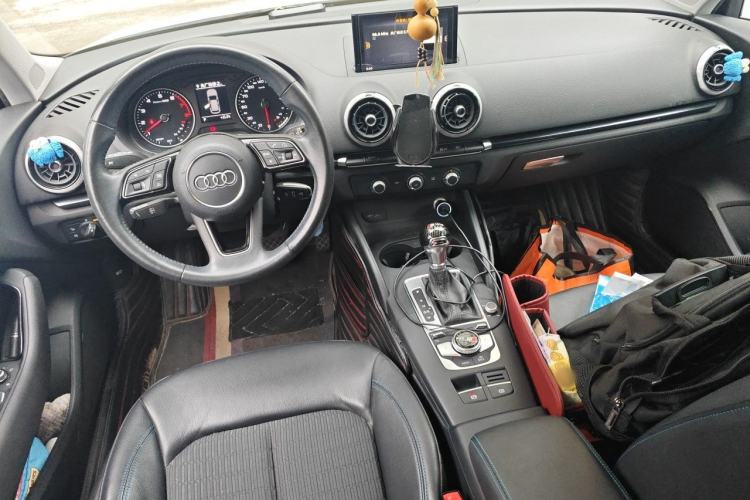 Used Audi A3 2020 Sportback 35 TFSI Fashion Edition China VI Emission Standard Center Console