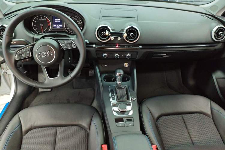 Used Audi A3 2020 Sportback 35 TFSI Fashion Edition China VI Emission Standard Center Console