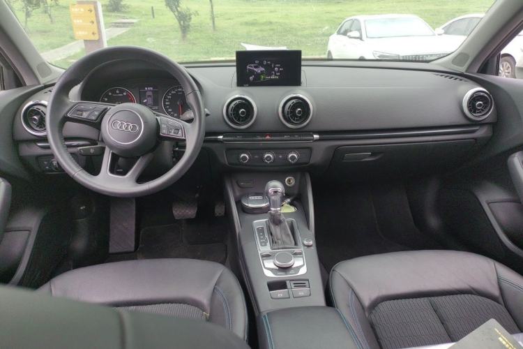 Used Audi A3 2020 Sportback 35 TFSI Fashion Edition China VI Emission Standard Center Console