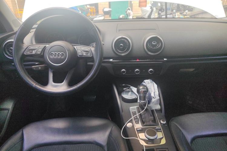 Used Audi A3 2020 Limousine 35 TFSI Fashion Edition China VI Emission Standard Center Console