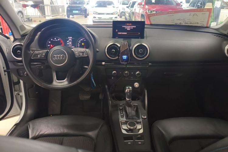 Used Audi A3 2020 Limousine 35 TFSI Fashion Edition China VI Emission Standard Center Console