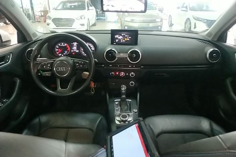 Used Audi A3 2020 Limousine 35 TFSI Fashion Edition China VI Emission Standard Center Console