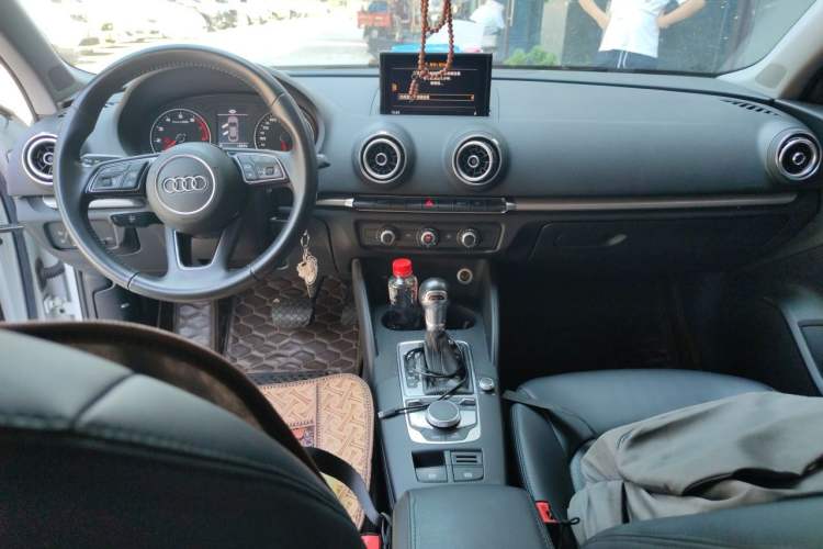Used Audi A3 2020 Limousine 35 TFSI Ambition China VI Center Console