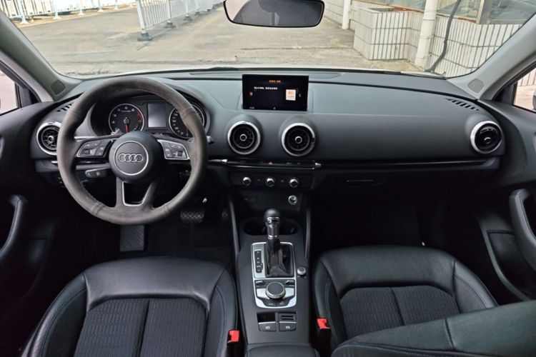 Used Audi A3 2020 Sportback 35 TFSI Fashion Edition China VI Emission Standard Center Console